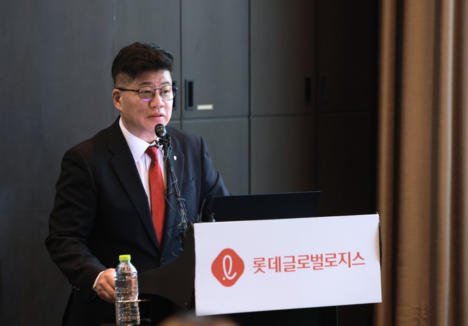 강병구 롯데글로벌로지스 대표이사가 상장 후 사업 전략과 비전을 발표했다. ⓒ 롯데글로벌로지스