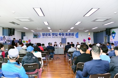 지난 18일 여수시의회는 여수시 중앙동 주민센터에서 '장군도 뱃길 복원'을 주제로 토론회를 개최했다. ⓒ 여수시의회