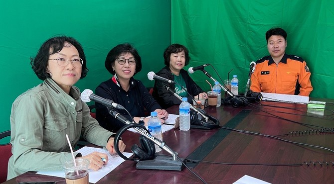 지난 21일 서천FM 라디오 프로그램 '떴다! 진행 모습. ⓒ 보령소방서