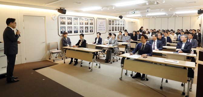 23일 시의회 1층 대회의실에서 다가오는 제21대 대통령 선거를 앞두고 공직선거법 교육을 실시하고 있다. ⓒ 의회사무국