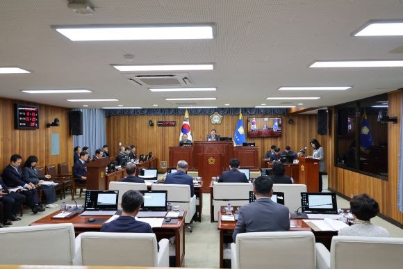 울진군의회(의장 김정희)는 24일부터 30일까지 7일간 일정으로 제284회 임시회를 개회했다. ⓒ 울진군의회