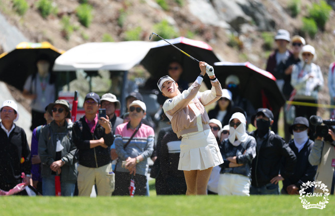 김민선이 KLPGA 투어 덕신EPC 챔피언십 2R 이어 3R까지 단독 선두를 유지했다. ⓒ KLPGA