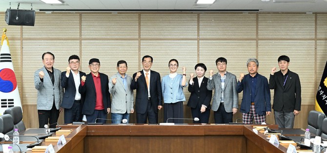 지난 29일 세종시파크골프협회와 간담회를 개최 후 기념촬영을 하고 있다. ⓒ 의회사무국