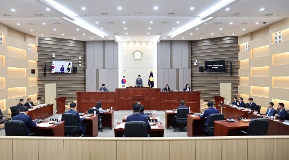 성주군의회는 29일 제289회 임시회를 열고 조례안 발의부터 5분 자유발언까지 성주군의회 의원의 활발한 의정활동이 눈길을 끌었다. ⓒ 성주군의회