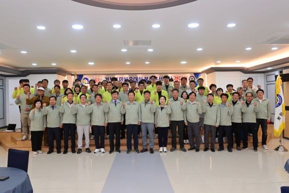 봉화군은 지난 28일 제63회 경북도민체육대회에 출전하는 선수단의 선전과 필승을 다짐하는 결단식을 가졌다. ⓒ 봉화군