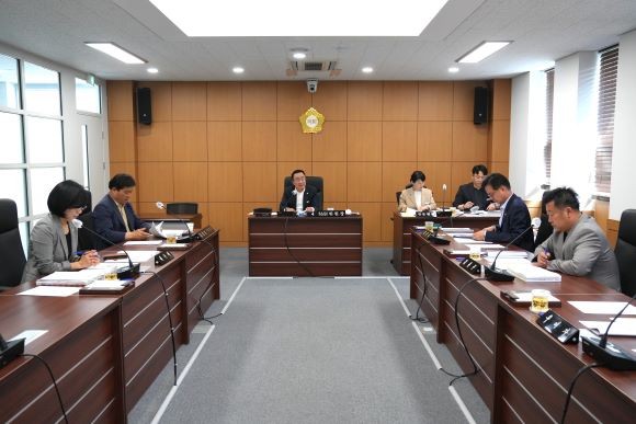 영천시의회 예산결산특별위원회는 30일 제245회 임시회 제2차 회의를 개최해 2025년도 제1회 추경예산안을 심사·의결한 후 위원회 활동을 마무리했다. ⓒ 영천시의회