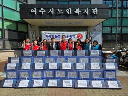 롯데케미칼 여수공장은 다문화, 조손세대, 한부모가정 25세대에 250만원 상당의 생필품 세트를 전달했다. ⓒ 롯데케미칼 여수공장