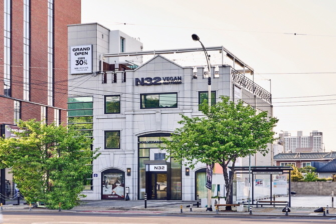 N32가 대구광역시 수성구에 'N32 스튜디오 대구점'을 신규 오픈했다. © 시몬스