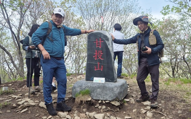 함양군이 감투산 오르GO함양 등산로를 점검하고 있다. ⓒ 함양군