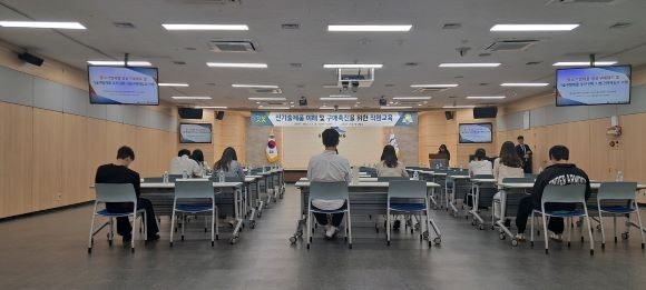 지난 7일 실시한 수성구 기술개발제품 이해 및 구매촉진 위한 맞춤 직원교육 모습. ⓒ 대구 수성구