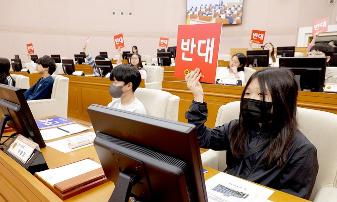 지난 12일 6개교 108명의 학생들을 대상으로 '2025년 상반기 청소년 의회교실'을 운영하고 있다. ⓒ 의회사무국