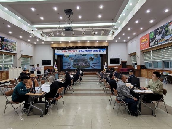 봉화군은 지난 14일 군청 대회의실에서 국민권익위원회와 함께 '달리는 국민신문고' 상담실을 운영했다. ⓒ 봉화군