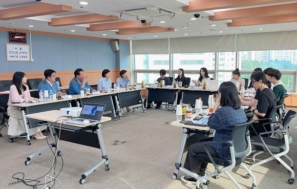 대구교통공사는 지난 14일 본사 5층 상황실에서 경북대학교 ESG·지속 가능 경영 동아리 '소셜이펙트'와 함께 '모빌리티 혁신 간담회'를 개최했다. ⓒ 프라임경제