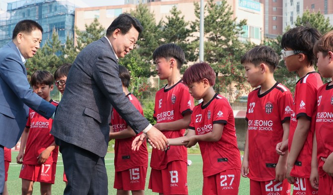 오성환 시장은 지난 27일 배구선수단을 시작으로 종목별 경기장을 직접 방문해 선수들과 지도자들을 격려하고 있다. ⓒ 당진시