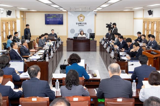 경북도의회 제353회 임시회 교육위원회 모습. ⓒ 경북도의회