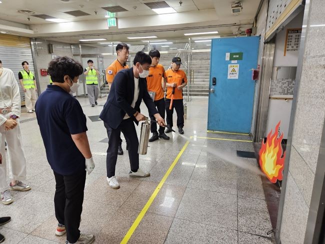 두류지하도상가에서 진행된 합동 소방훈련 모습. ⓒ 대구공공시설관리공단