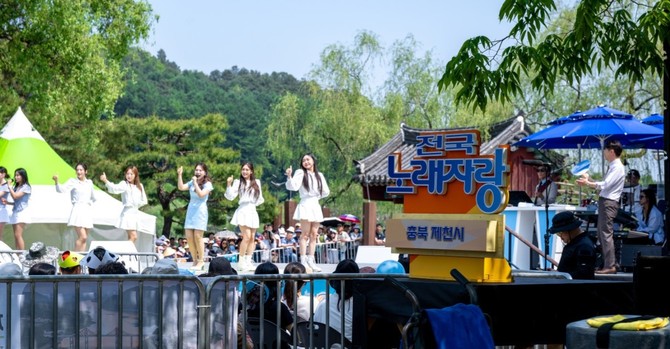 'KBS전국노래자랑' 본선 녹화가 지난 27일 의림지수변무대에서 시민과 관광객 등 3000여 명이 모인 가운데 개최했다. ⓒ 제천시