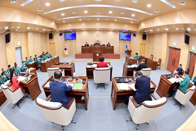청송군의회는 지난 27일 제281회 임시회를 열고 제2회 추가경정예산안 등 원포인트로 심의·의결했다. ⓒ 청송군의회
