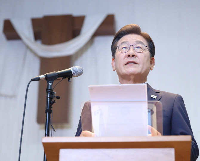 이재명 더불어민주당 대선 후보가 2일 경기도 성남시 수정구 성남주민교회에서 기자회견을 하고 있다. ⓒ 연합뉴스