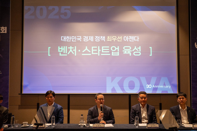 지난 4월 송병준 협회장이 취임 기념 기자간담회에서 발언하고 있다. = 김주환 기자