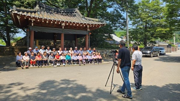 천덕1리 주민 단체 기념사진 촬영을 하고 있다. ⓒ 화순군