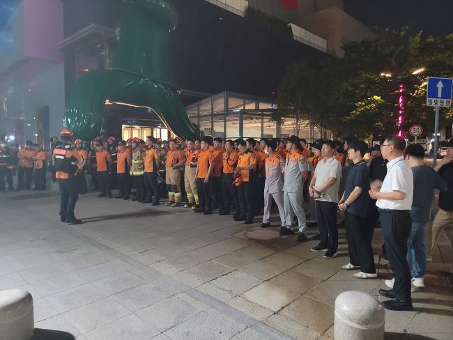 대구공공시설관리공단은 지난 26일 반월당·봉산지하도상가에서 지하복합시설 내 재난 발생에 대비한 합동소방훈련을 실시했다. ⓒ 대구공공시설관리공단