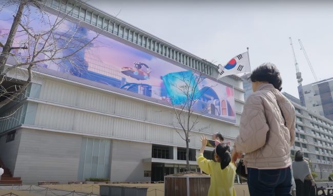 광주 남구는 초대형 LED 디스플레이 장치인 백운광장 미디어월을 활용해 우리나라의 매력적인 문화 자원을 최첨단 기술로 구현한 ‘K-컬처 스퀘어 신기술 융합콘텐츠’를 선보인다. ⓒ 광주 남구청