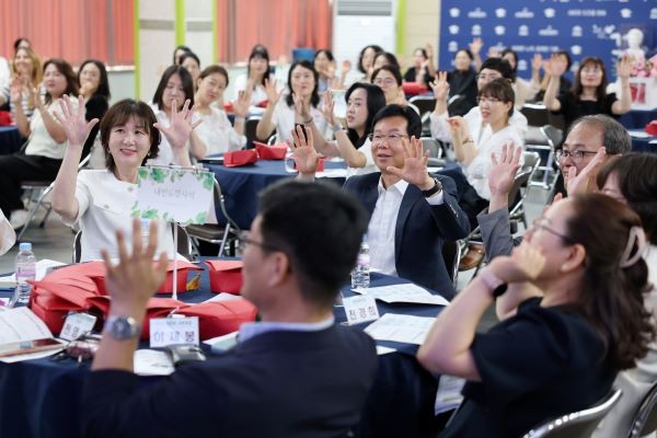 광주 광산구는 8일 구청 7층 윤상원홀에서 '2025년 상반기 평생학습 강사 양성 과정 수료식'을 개최했다고 밝혔다. ⓒ 광산구