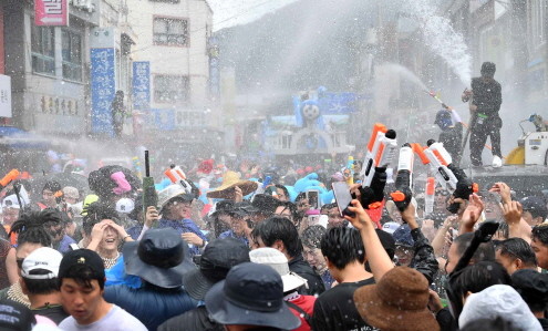 정남진 장흥 물축제 살수대첩 거리 퍼레이드. ⓒ 장흥군
