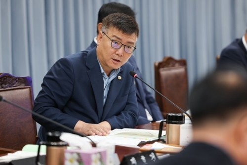 해양수산국 소관 업무보고에서 전남 해양수산의 미래 전략을 위한 핵심 과제로 '지역대학 연계 수산가공식품 클러스터 조성' 필요성을 제기했다. ⓒ 전남도의회