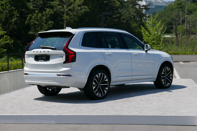 XC90은 플래그십의 존재감을 강조할 수 있도록 완전히 새롭게 디자인됐다. = 노병우 기자