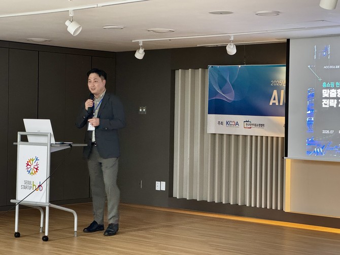 박영주 한솔인티큐브 영업대표가 상담 인력의 부담을 줄이기 위한 대안을 제시했다. = 김주환 기자