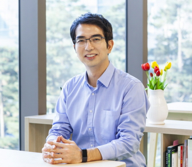 LG AI연구원 신임 공동 연구원장으로 선임된 이홍락 부사장. ⓒ LG