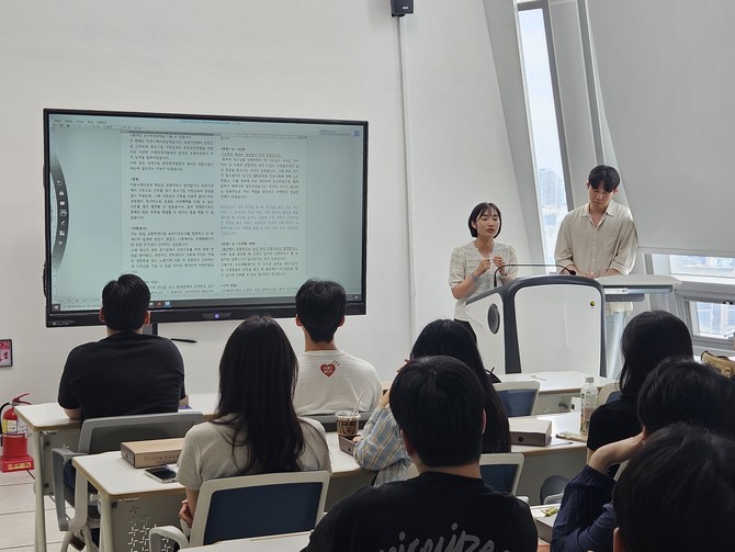 일경험 프로그램에서 신입사원이 자신의 입사 노하우를 공개하고 있다. ⓒ K-JOBS