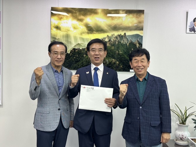 (왼쪽부터) 임현근 한국농공단지연합회 사무국장, 정일영 국회의원, 이석행 재단법인 피플 상임고문 ⓒ 재단법인 피플