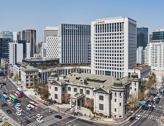 지난달 외국인 투자자들이 국내 증권시장에 순투자를 지속하고 있다. 글로벌 무역협상 타결과 기업실적 호조 등으로 3개월 연속 최대 순유입을 기록했다. © 한국은행