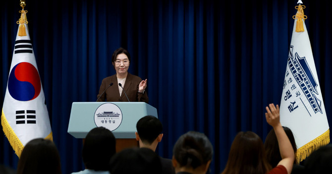 강 대변인은 22일 용산 대통령실에서 이재명 대통령의 중국 특사단 방문 일정을 공유했다. ⓒ 연합뉴스