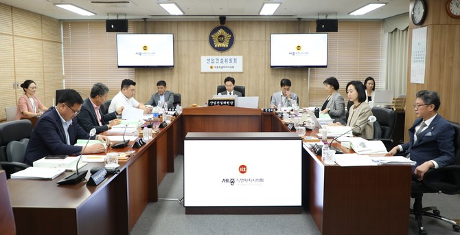 지난 26일 제100회 임시회 산업건설위원회 제2차 회의 모습. ⓒ 의회사무국