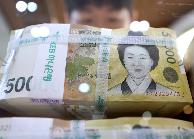 올해 7월까지 개인과 개인사업자가 국내 은행 19곳에서 정기 예·적금을 중도 해지한 금액이 74조원을 넘는 것으로 나타났다. ⓒ 연합뉴스