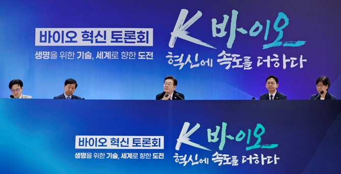 이 대통령은 5일 인천 송도 컨벤시아에서 '바이오 혁신 토론회'를 주재했다. ⓒ 연합뉴스