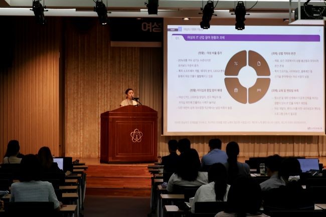 북대 글로벌 플라자 경하홀에서 실시한 2025년 동북권 여성 AI·SW 커리어 컨설팅&네트워킹 데이 모습. ⓒ 포항테크노파크