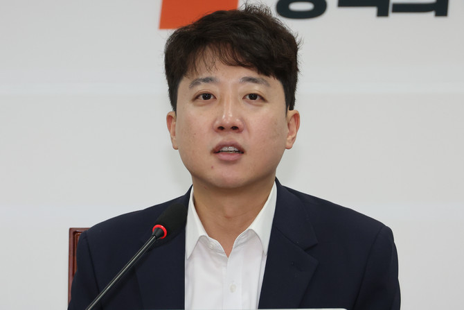 이준석 개혁신당 대표가 지난 8일 서울 여의도 국회에서 열린 최고위원회의에서 발언하고 있다. © 연합뉴스