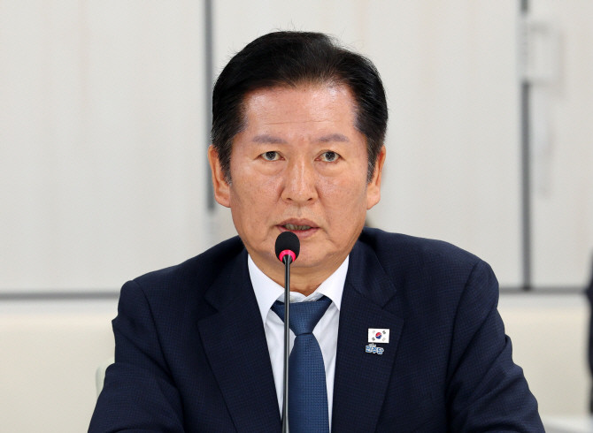 정청래 더불어민주당 대표가 18일 오전 광주광역시청 중회의실에서 열린 민주당-광주시 예산정책협의회에서 발언하고 있다. ⓒ 연합뉴스