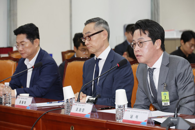 23일 국회에서 열린 롯데카드 개인정보 유출사태 관련 피해자 보호 방안 및 재발 방지 대책 간담회에서 조좌진 롯데카드 대표이사가 발언하고 있다. ⓒ 연합뉴스