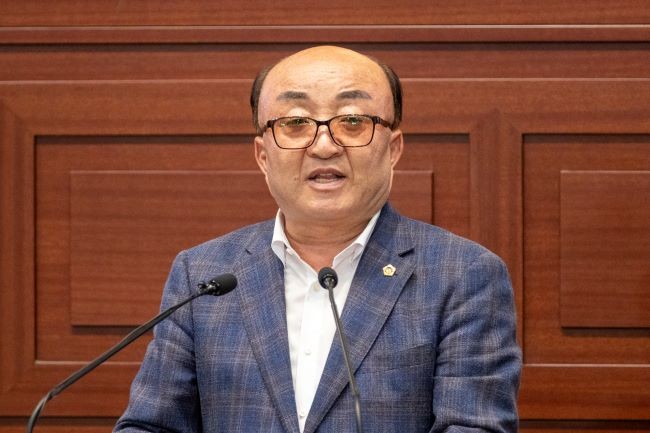 도정질문하고 있는 김홍구 경북도의원. ⓒ 경북도의회
