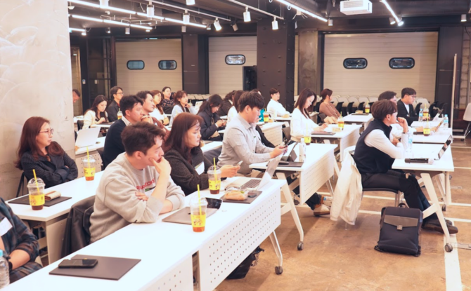 EO스튜디오가 실무형 데이터 교육으로 총 22명의 수료생을 데이터 기반 문제 해결 역량을 갖춘 인재로 양성했다. ⓒ EO스튜디오