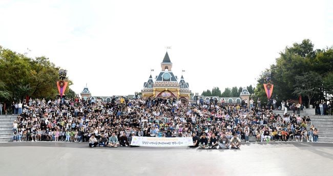 달성군은 대구 편입 30주년을 기념해 관내 34개 아동센터 아동과 종사자, 자원봉사자를 대상으로 두 차례에 걸쳐 이월드 테마파크 공연 관람과 체험 등 다채로운 행사를 진행한다. ⓒ 달성군