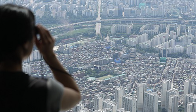 13년째를 맞는 한국부동산원의 아파트값 주간 동향 조사가 존폐위기에 놓였다. © 연합뉴스
