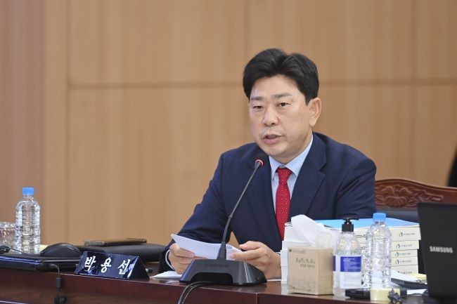 박용선 도의원이 경북교육청 행정사무감사에서 "놀이시설 소독은 거의 전면 시행되고 있지만, 절반 이상이 여전히 약품 소독 방식에 머물러 있다"고 지적했다. ⓒ 경북도의회