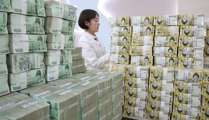 지난달 시중 통화량(광의통화·M2)이 7개월 연속 불어났다. © 연합뉴스